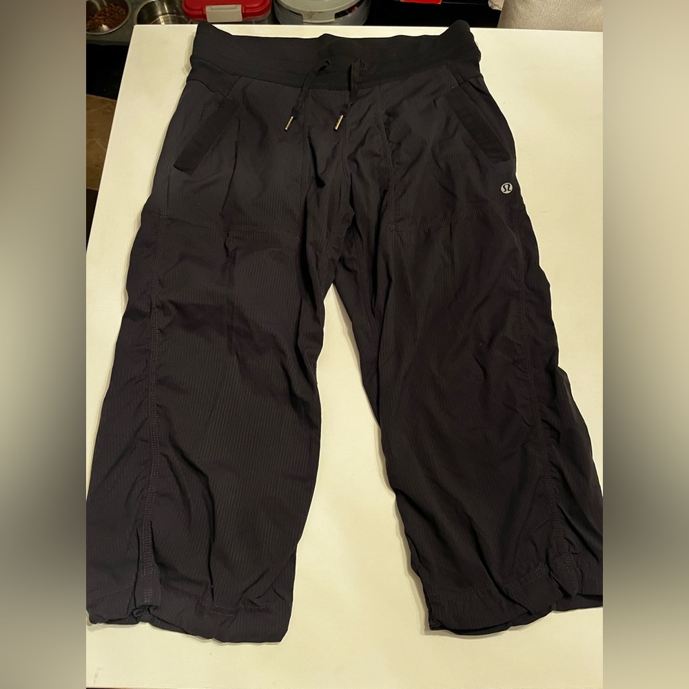 Lululemon dance studio crop unlined black sz 6